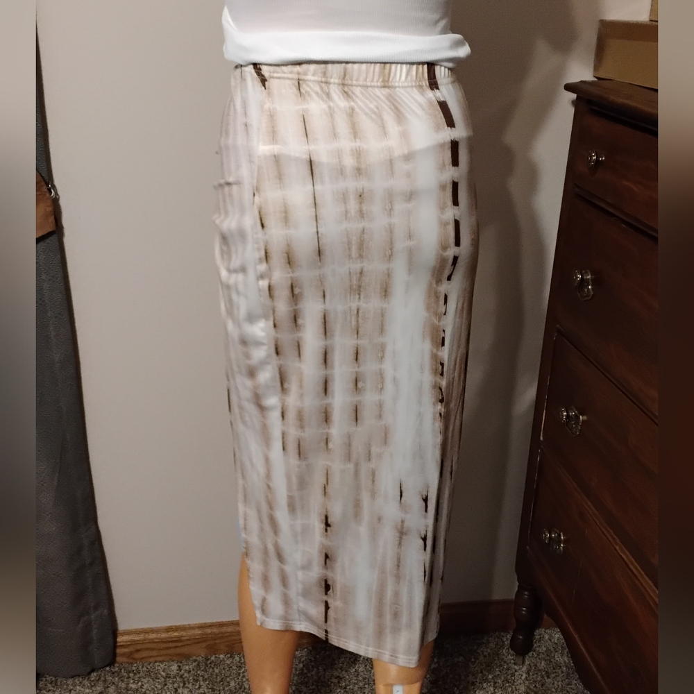 Elegant Brown and White Women's Skirt - Picture 2 of 2